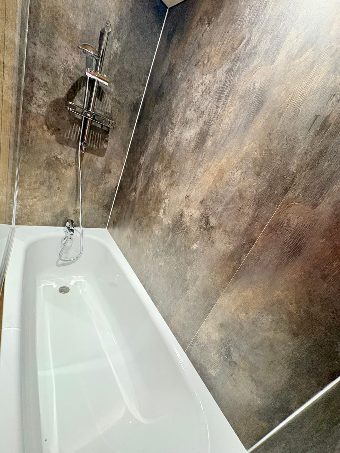 Customer photo review of Panneau Mural Salle de Bain SPC Bronze Cuivré – Étanche & Anti-Rayure
