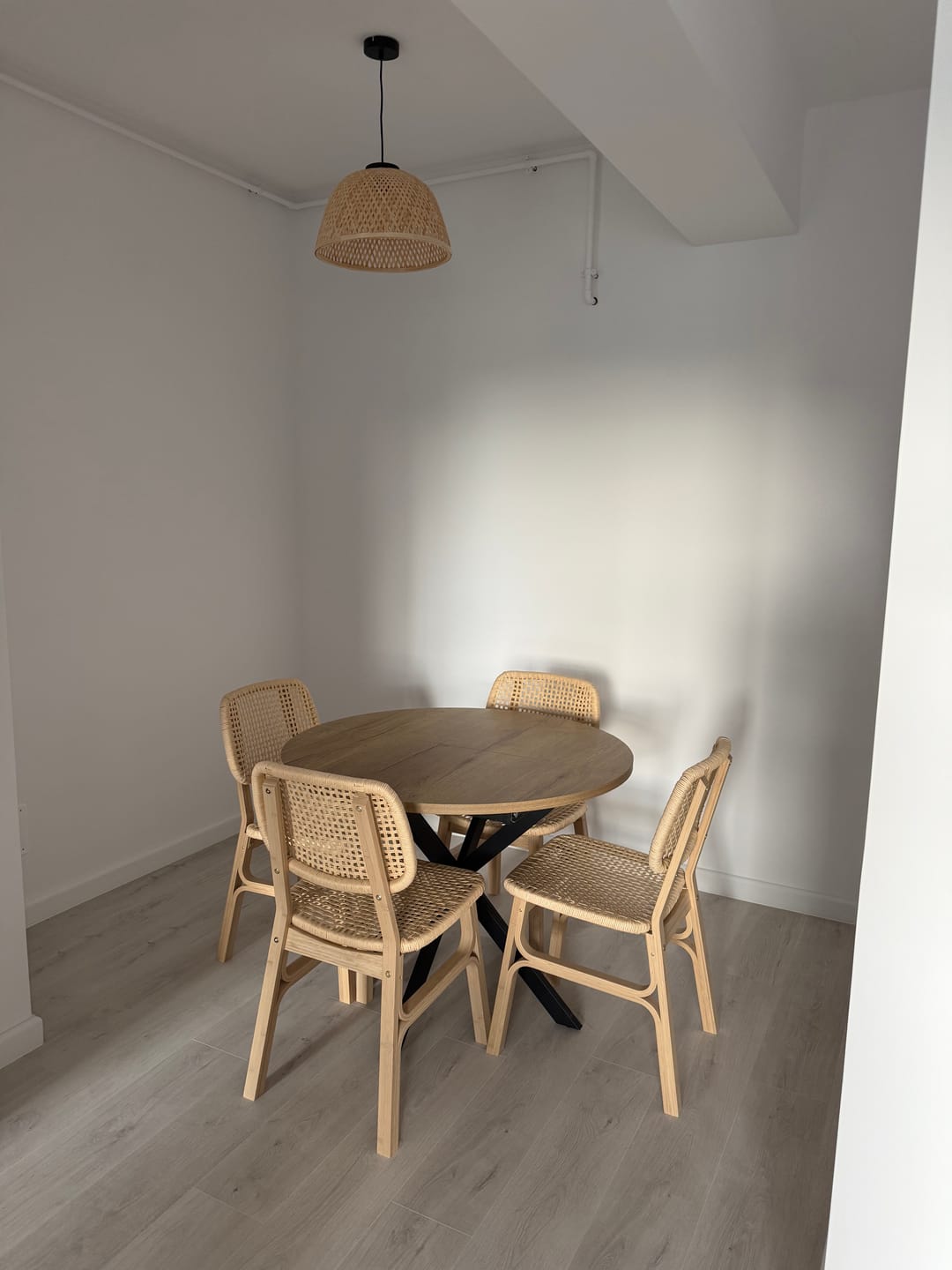 Customer photo review of Masa extensibila pentru sufragerie GASTON, stejar/negru, 100/135x100x75 cm