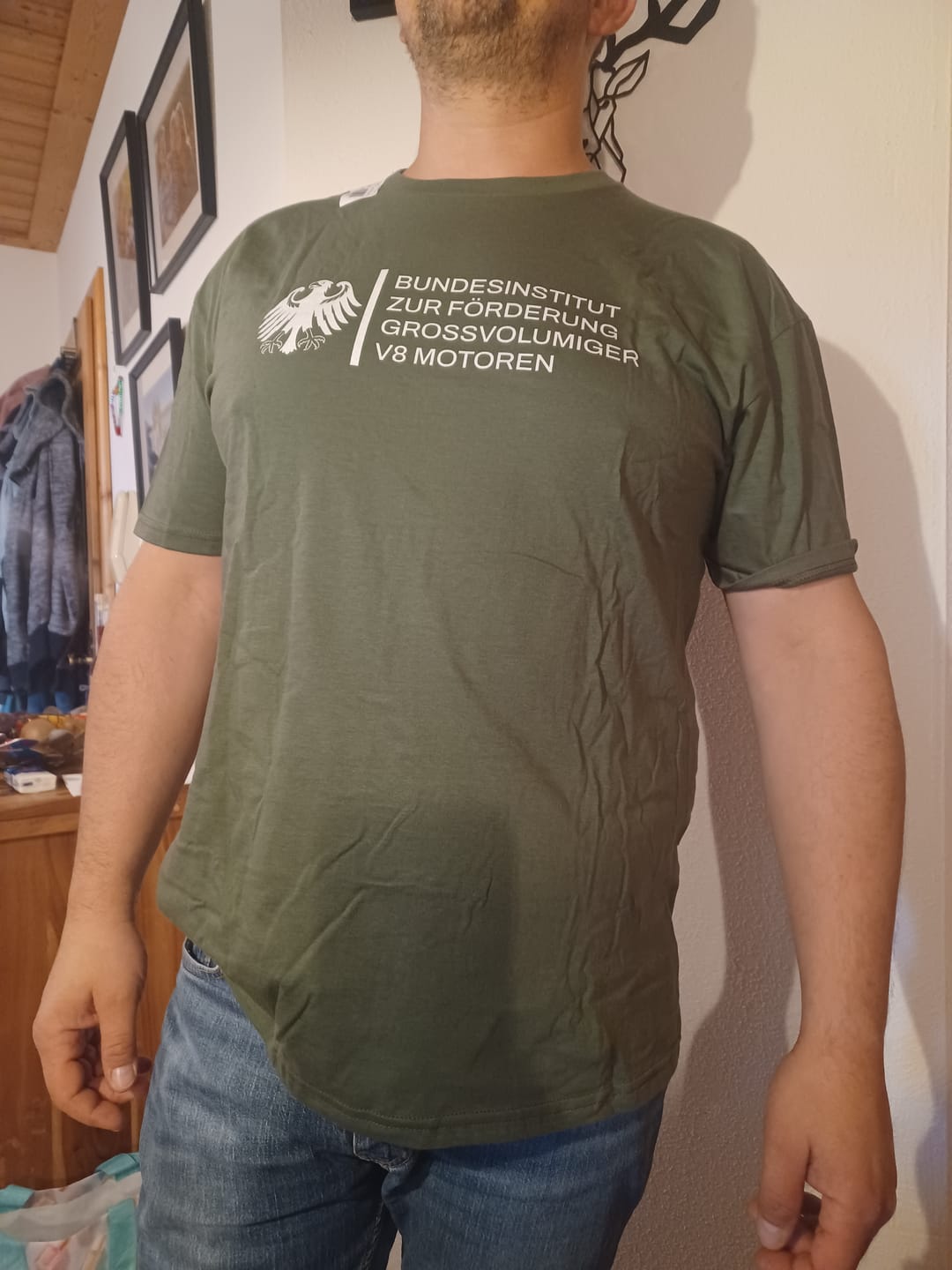 Customer photo review of Bundesinstitut V8 T-Shirt