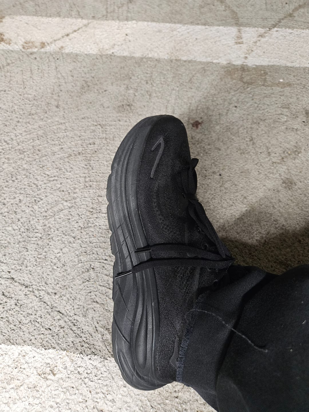 Customer photo review of Hoka Men's Clifton 10