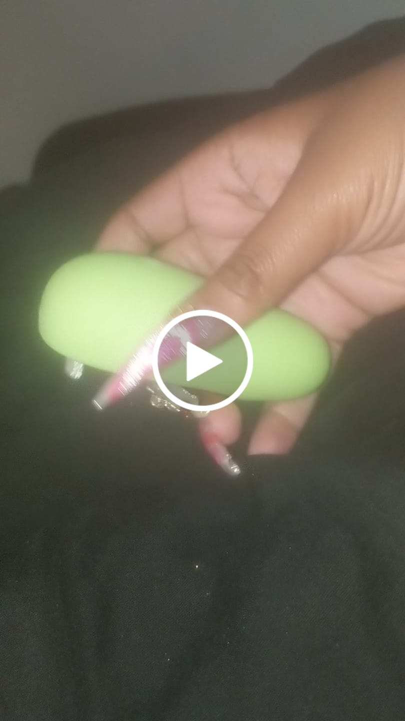 Customer video review of Avo Clitoral Massager