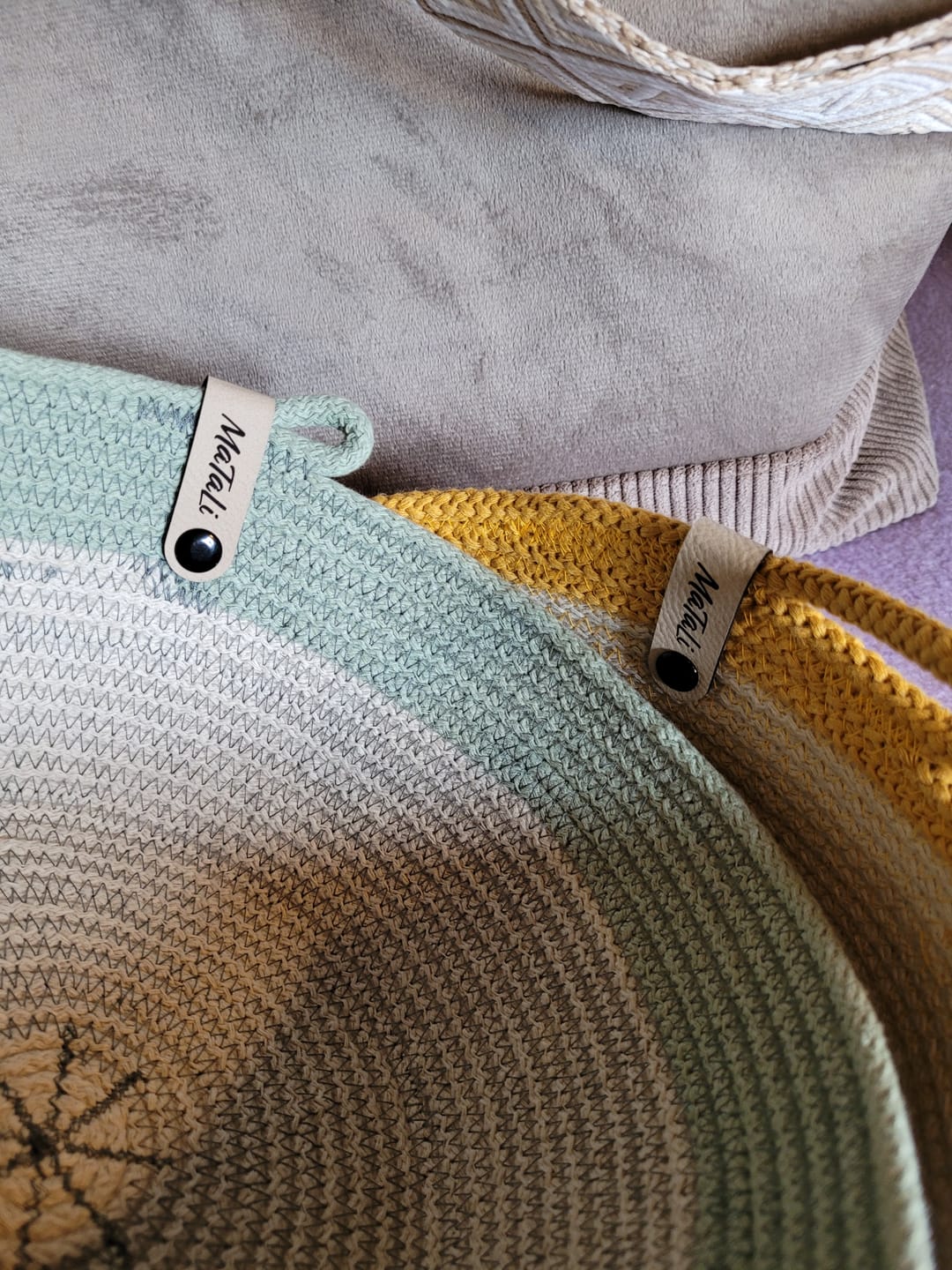 Customer photo review of Personalisierte Labels mit Chicago Screws - Kunstleder-Label mit Schrauben