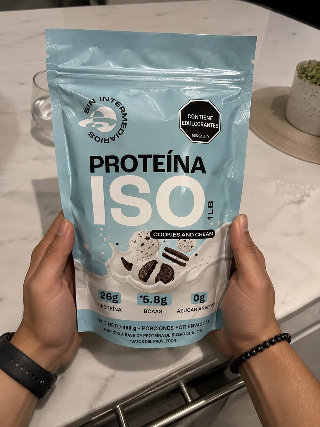 Customer photo review of Proteína Whey - Cookies & Cream