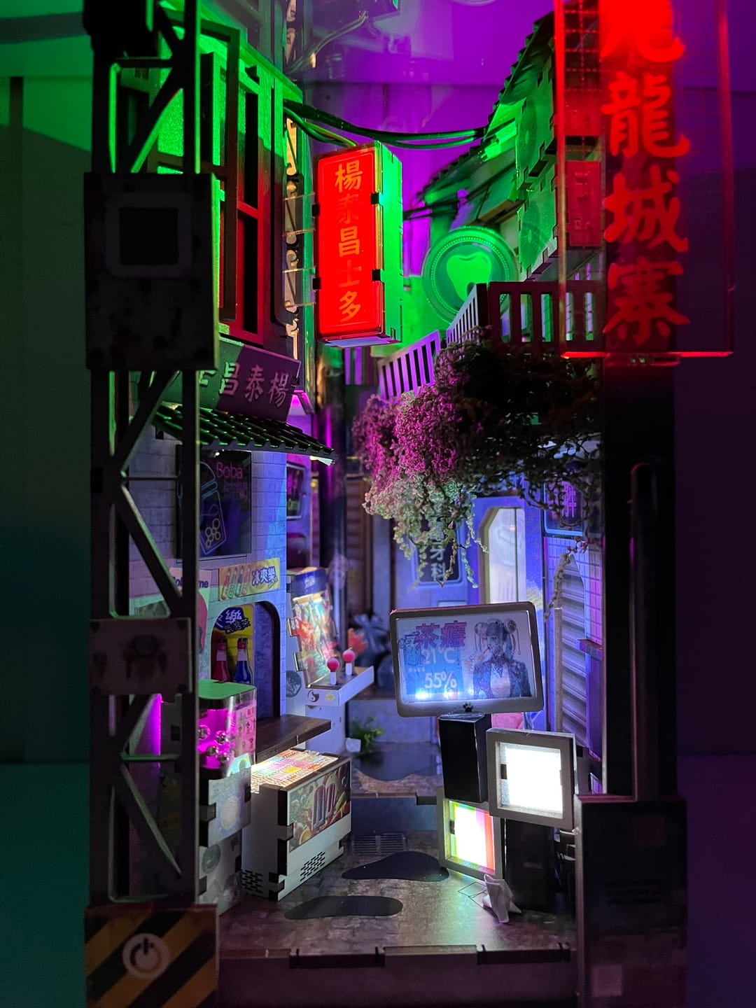 Customer photo review of Kowloon Walled City 2049 Book Nook Kit