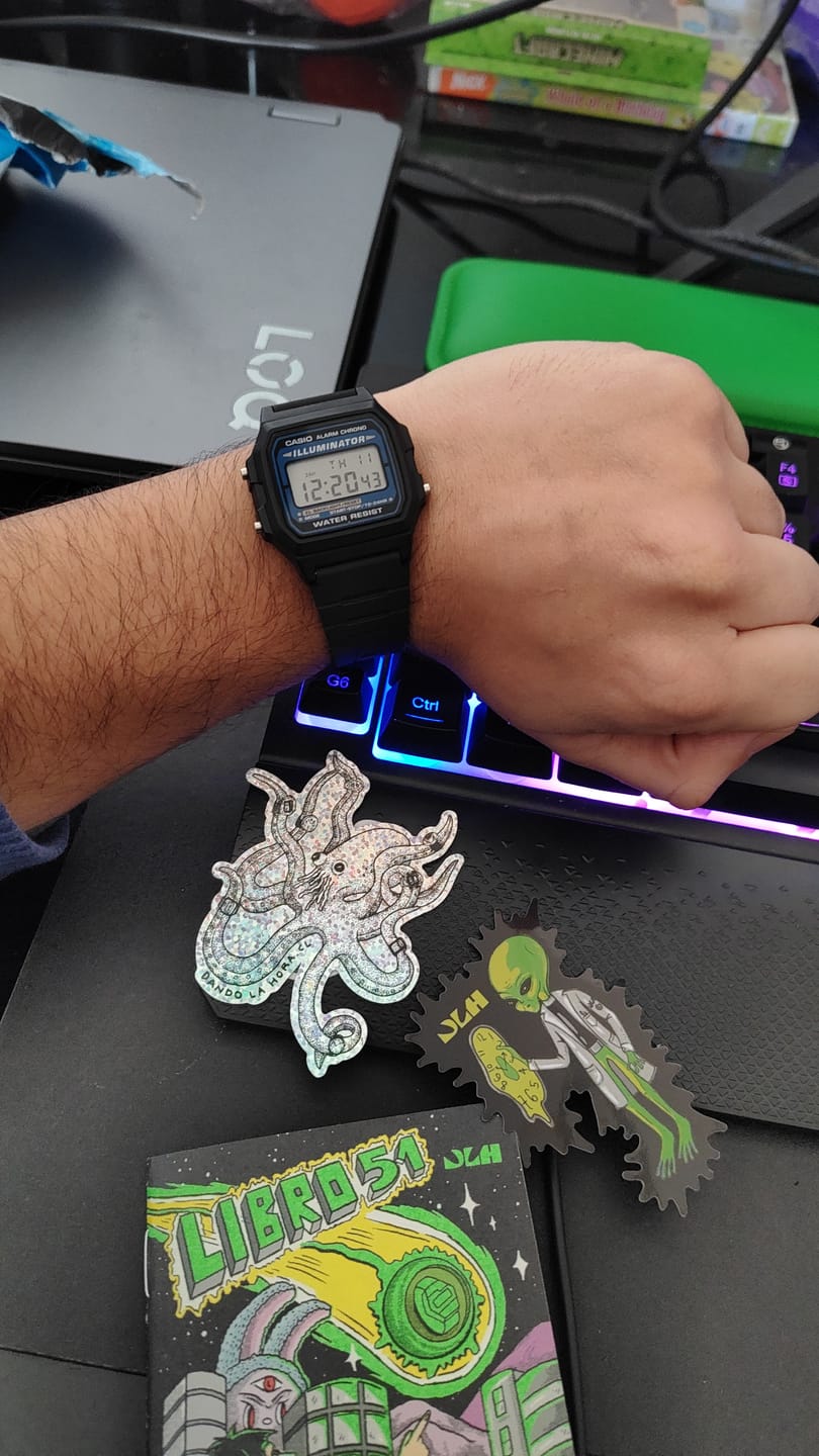 Customer photo review of Reloj Casio Vintage F-105W-1ADF Azul/Negro Illuminator NOS