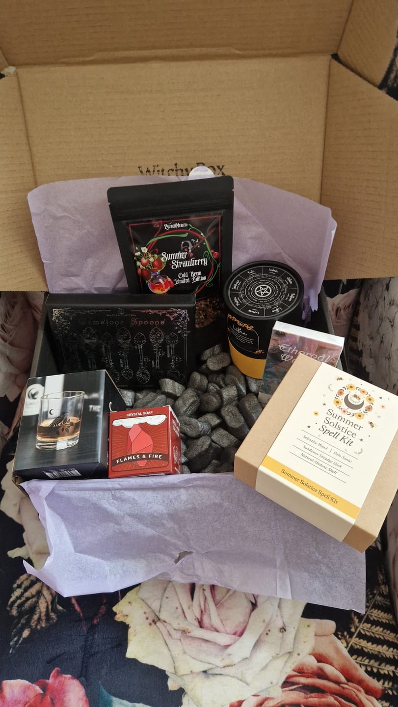 Customer photo review of Witchy Box Juni (Monatlich wechselnd & limtiert)
