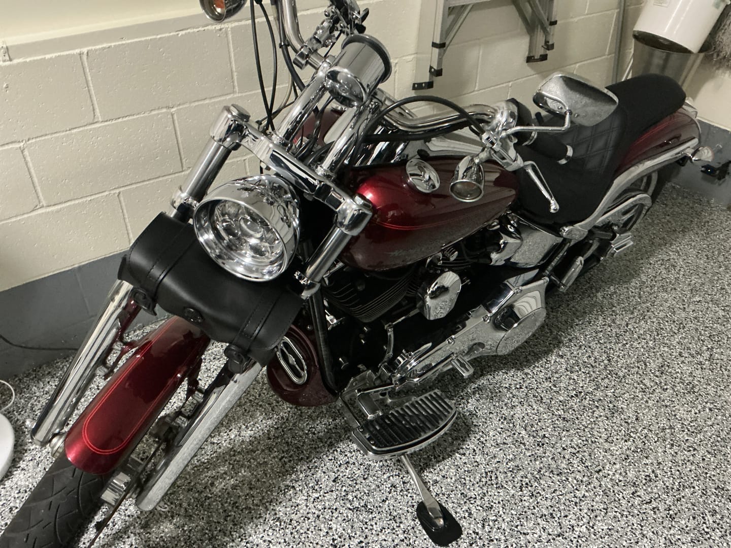 Customer photo review of 2L - Dark Age Plain Leather Motorcycle Handlebar Bag for Harley Davidson