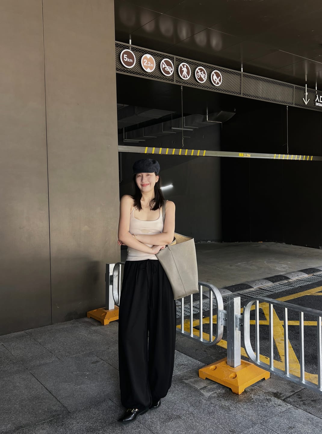 Customer photo review of IAMXIAA Balloon Wide-Leg Drawstring Pants