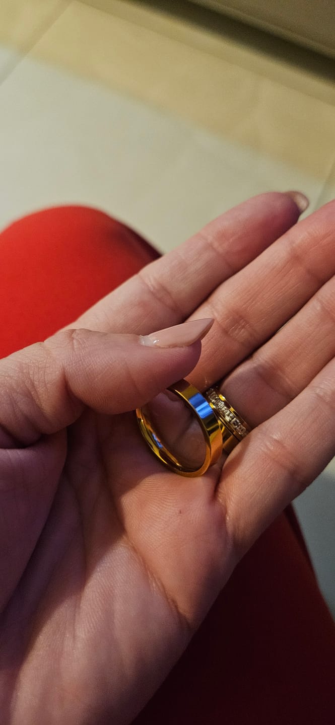 Customer photo review of Anel Brilhante Banhado em Ouro 18K