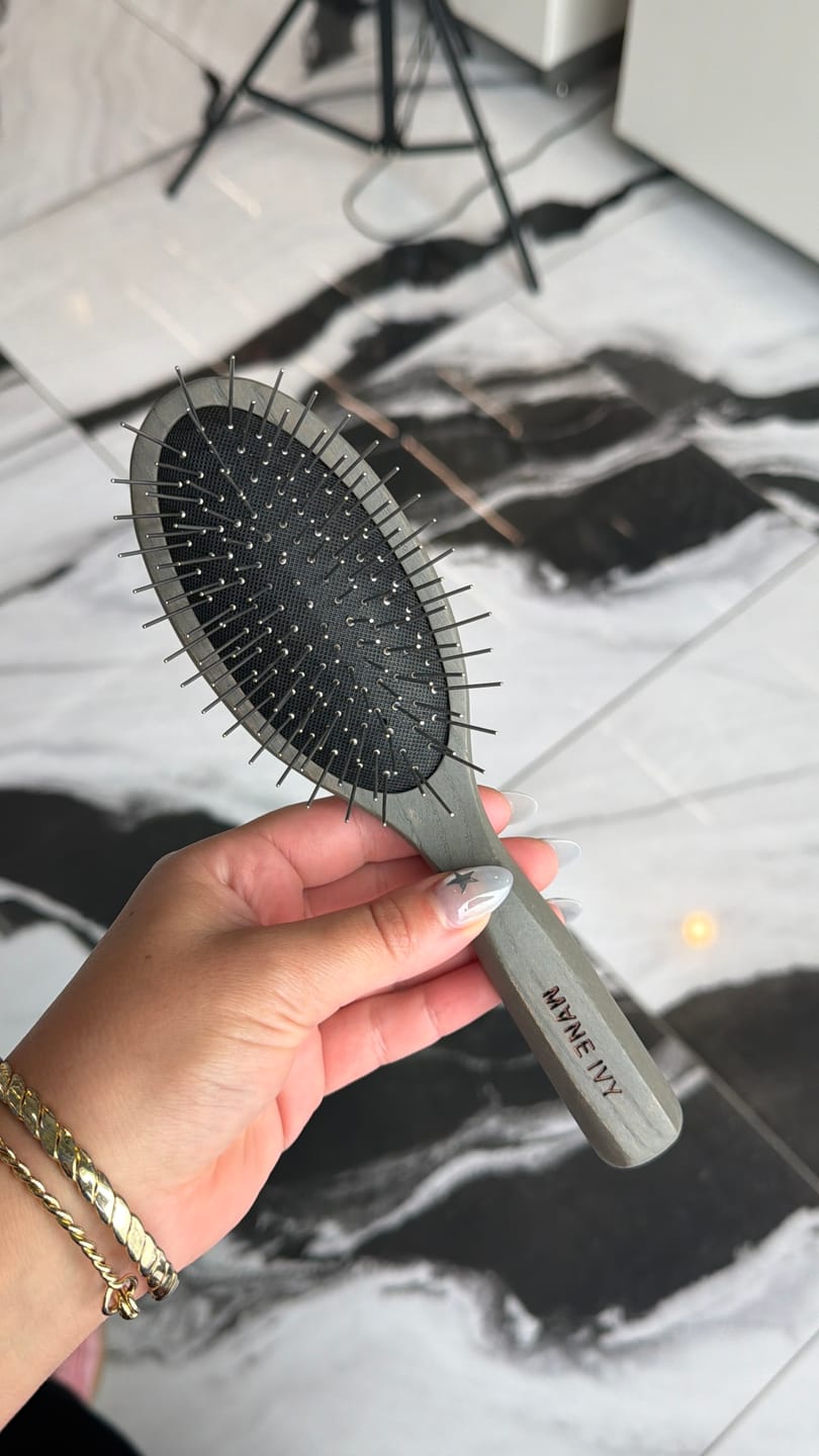 Customer photo review of DAILY WOOD HAIR BRUSH