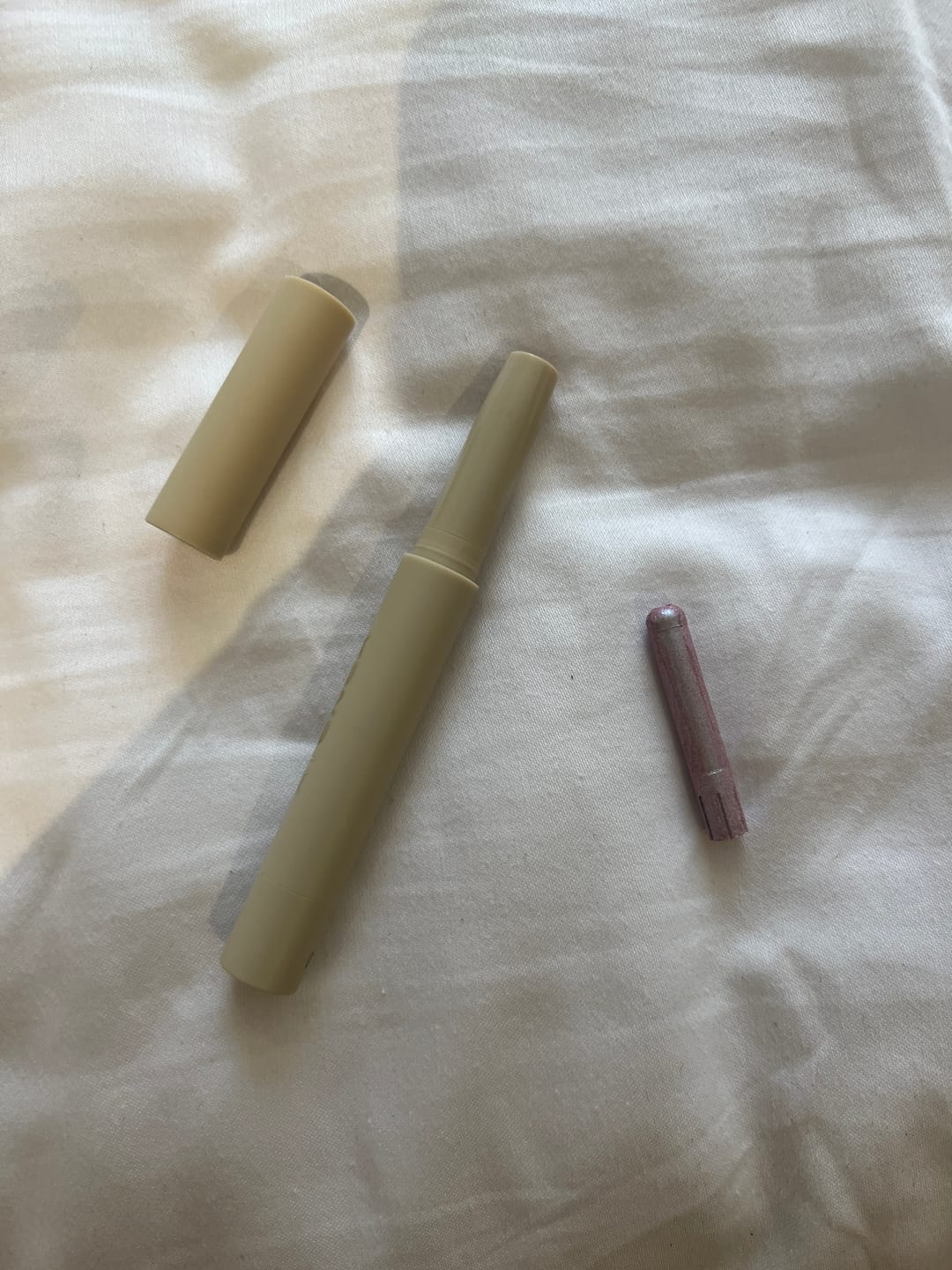 Customer photo review of SOMBRAS CREMOSAS EN BARRA