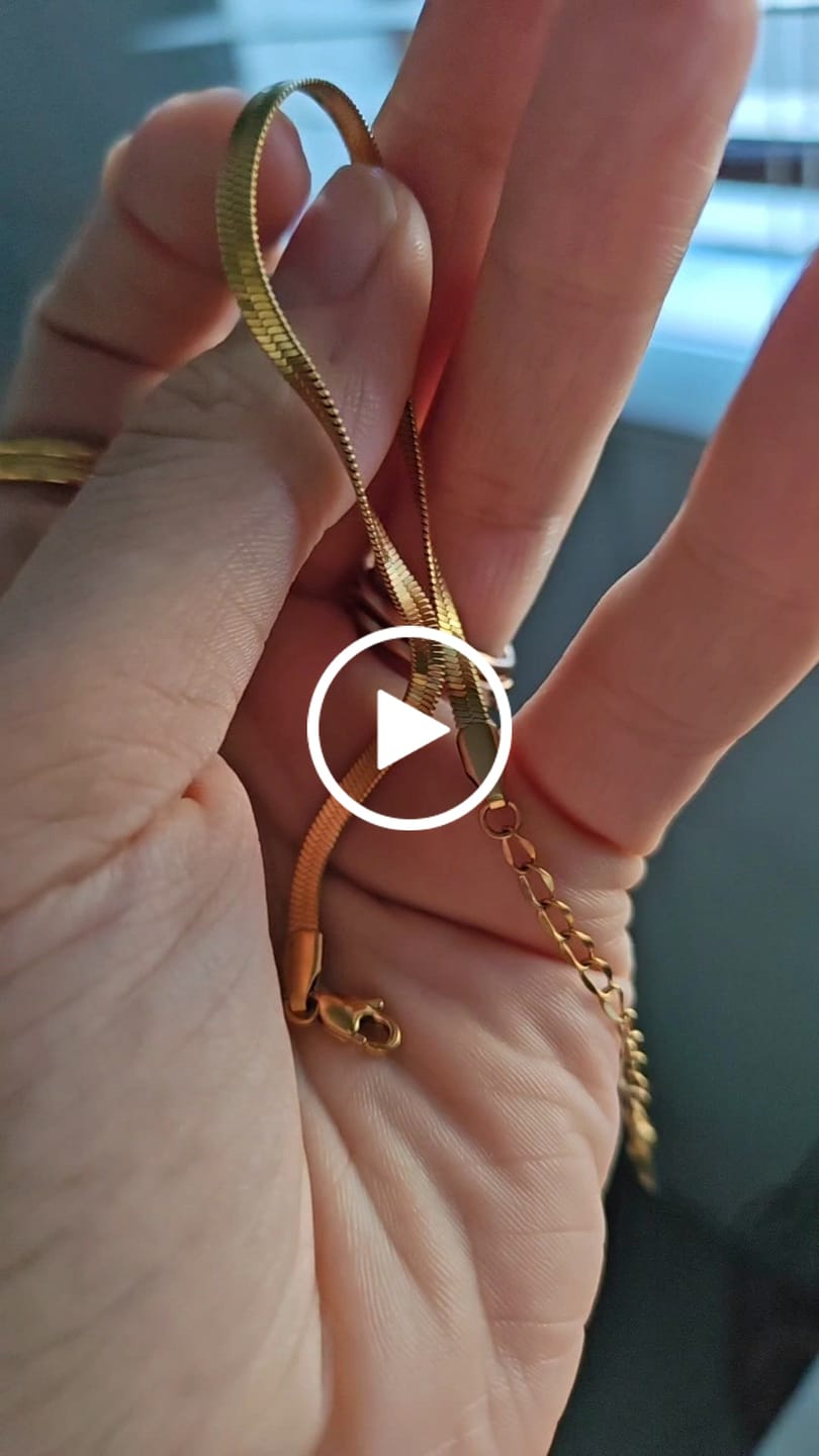 Customer video review of Chelsea Herringbone Bracelet