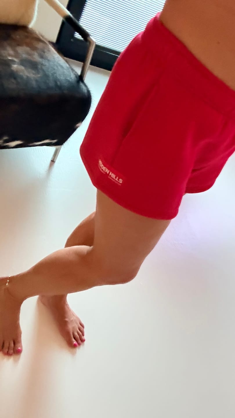 Customer photo review of LABEL SHORTS RASPBERRY RED