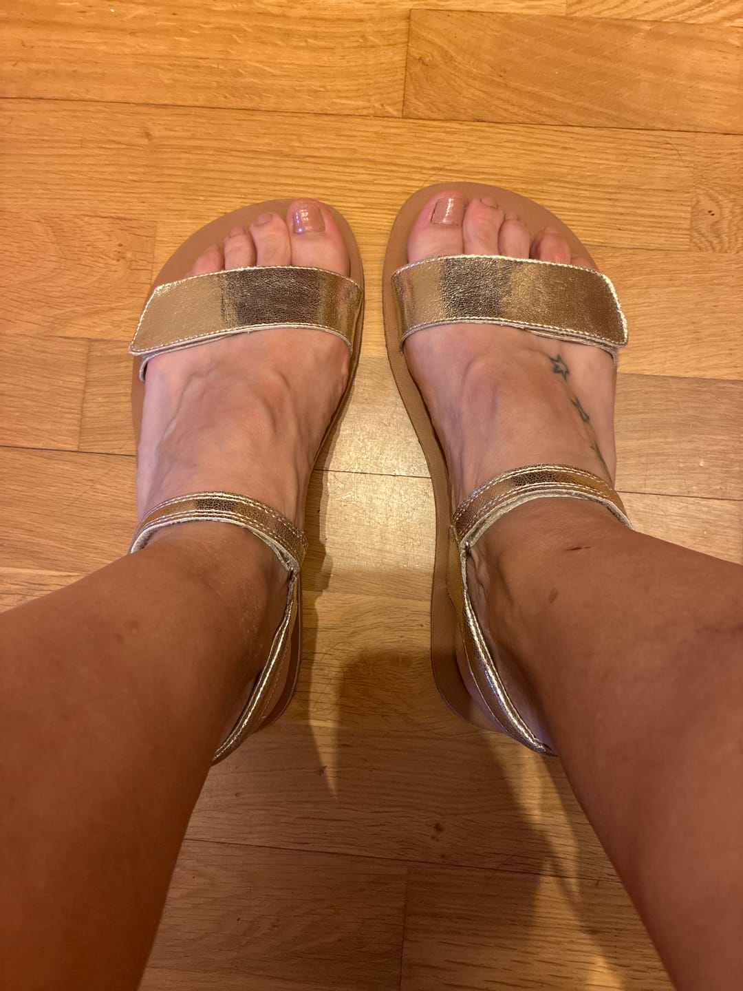 Customer photo review of Glow I - Barefoot Sandalias