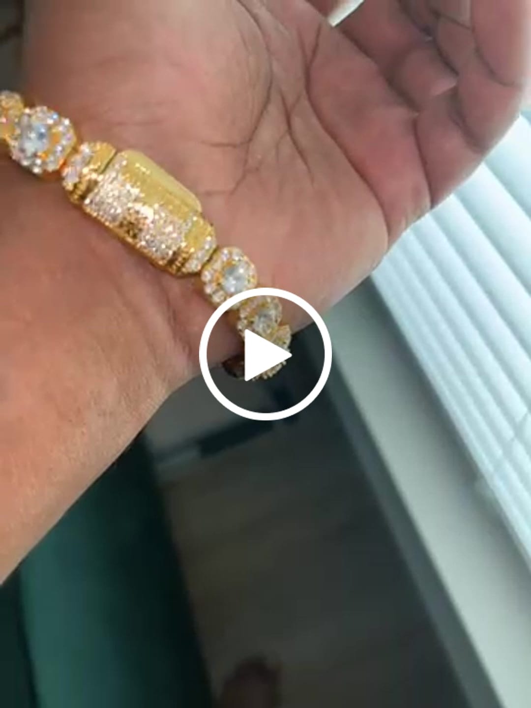 Customer video review of 10mm Clustered Tennis Bracelet - Gold