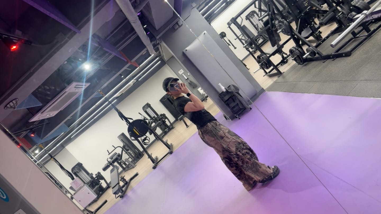 Customer photo review of W283 Off-Duty pants