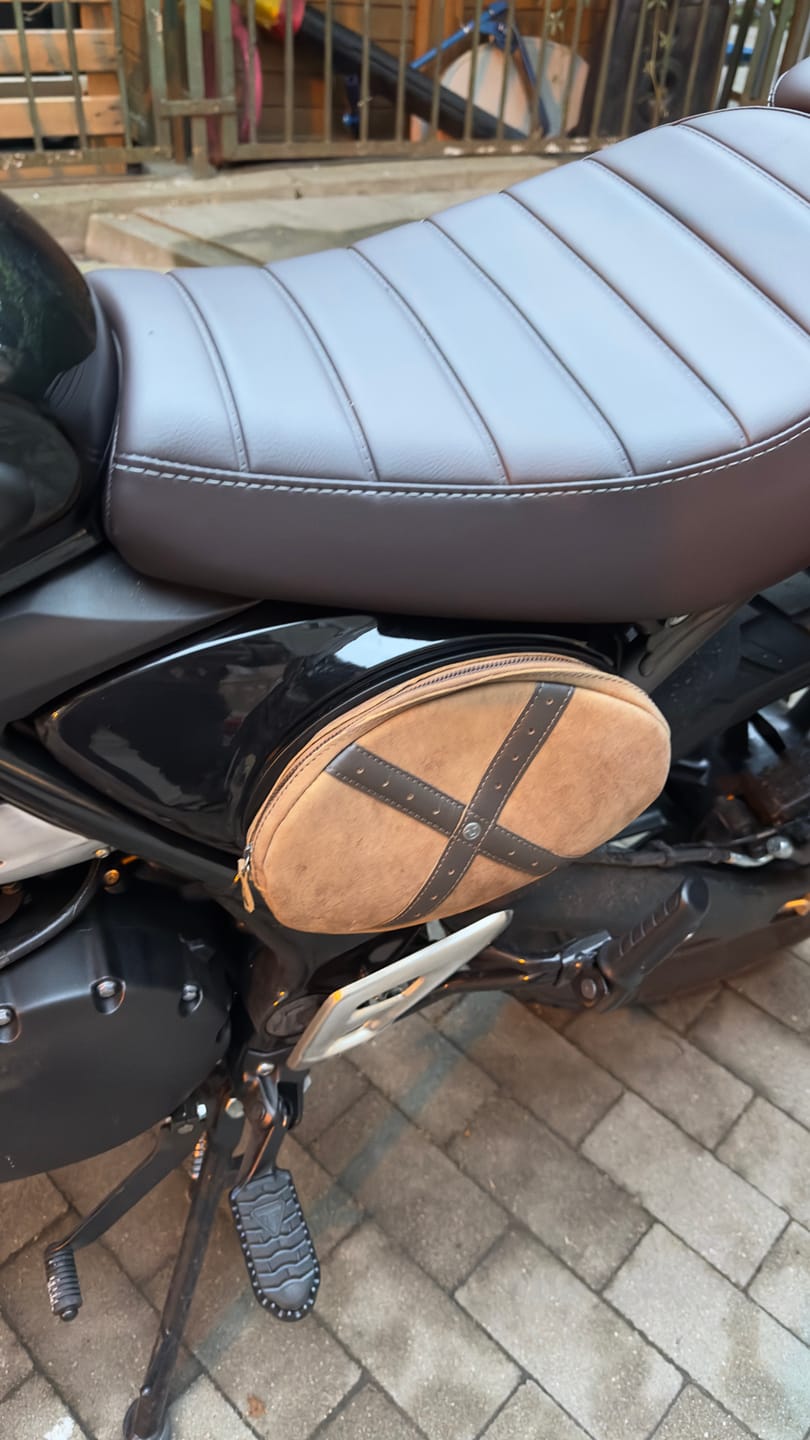 Customer photo review of Scrambler Egg: Side Panel Bag For Triumph Scrambler 400X/XC