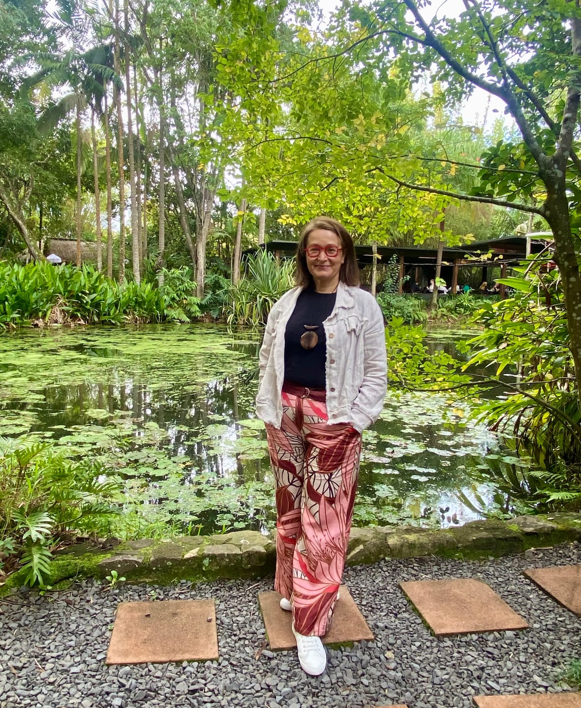Customer photo review of UNDER 5"4 Adele Linen Viscose Belted Printed Pant in Cathedral Botanic