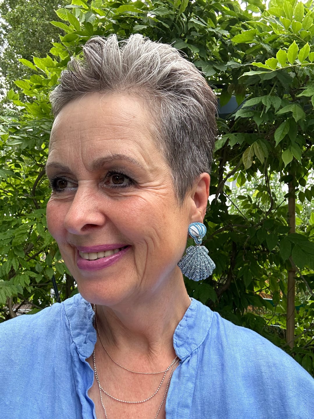 Customer photo review of Hellblaue Muschel-Soutacheohrclips