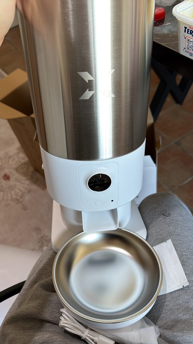 Customer photo review of Akıllı Mama Kabı (Kameralı) | 5L, Mobil Kontrol, Mama Seviye Takip, Çelik Kase, Sesli Görüş (X8605)