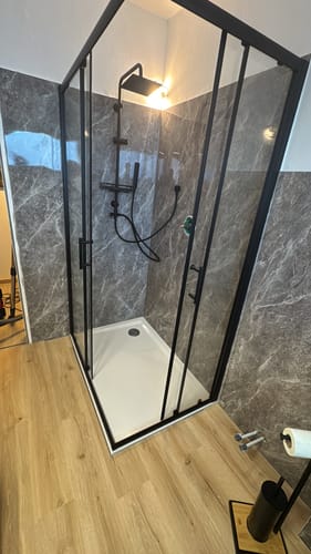 Customer photo review of SONNI Eckeinstieg Duschkabine Schwarz Duschtür Sicherheitsglas Duschabtrennung Schiebetür Eckdusche