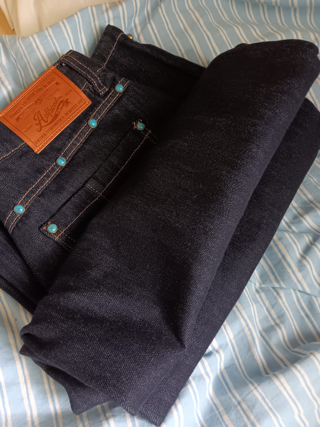 Customer photo review of Aelfric Eden Baggy Barrel Rivet Raw Jeans