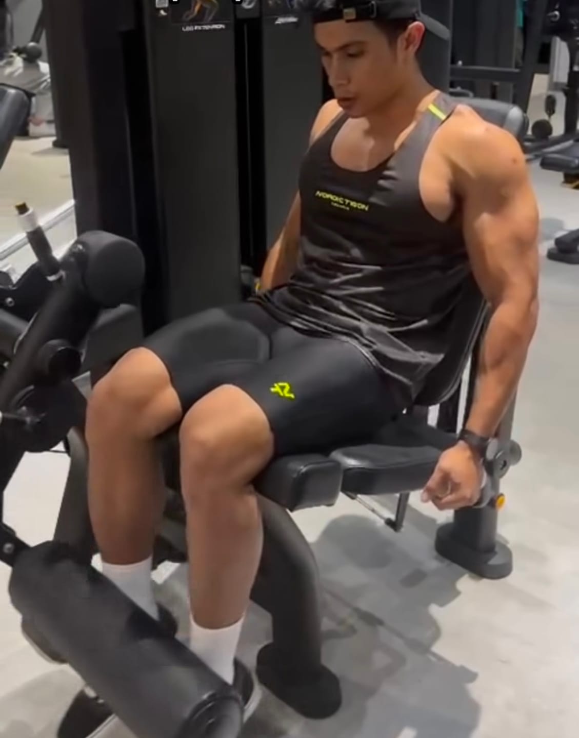 Customer photo review of Men's Velocity Tank - Charcoal Black