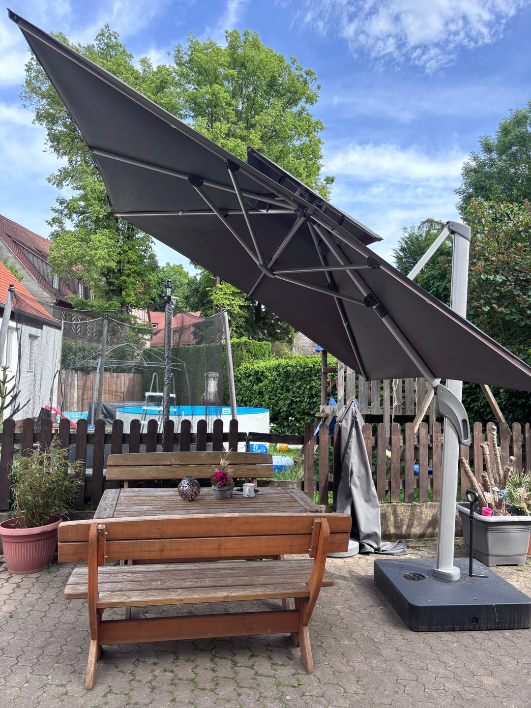 Customer photo review of Gartenzeit® Skyline 300, Ampelschirm 3x3m, Aluminiumgestell, UV80 Premiumstoff mit hoher Farbechtheit, Windstabil bis 78 km/h