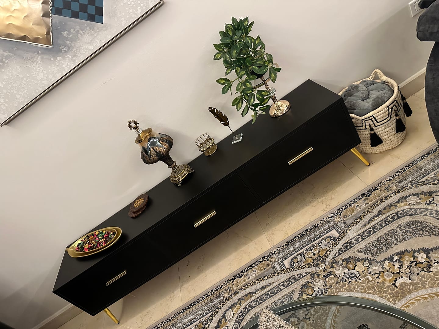 Customer photo review of Elegant shoe cabinet with a magical touch