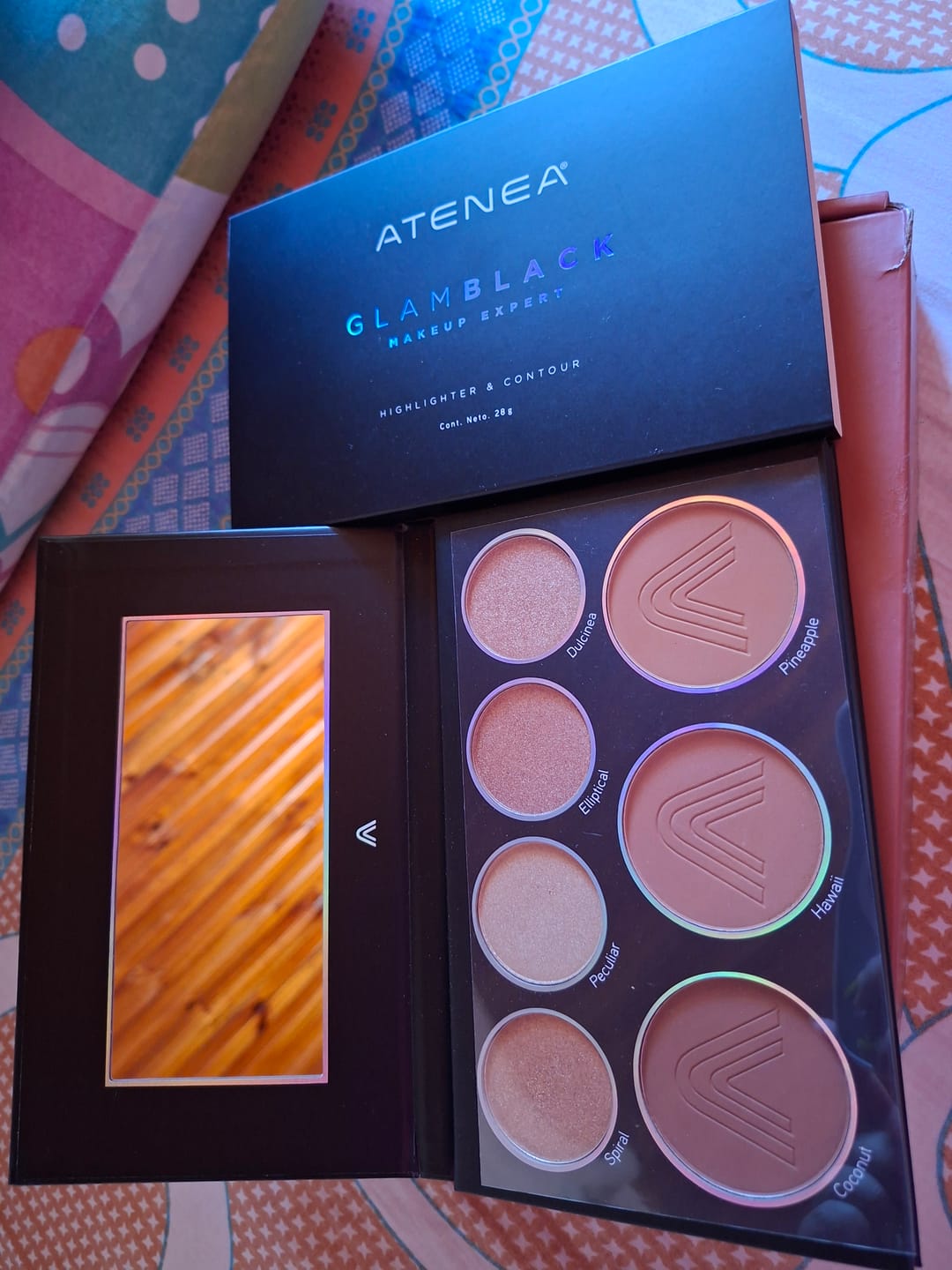 Customer photo review of PALETA DE CONTORNOS E ILUMINADOR GLAMBLACK