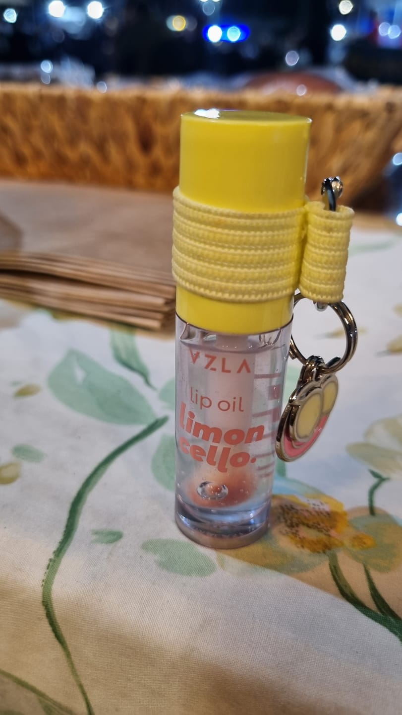 Customer photo review of Lip Oil Limoncello – Vizzela