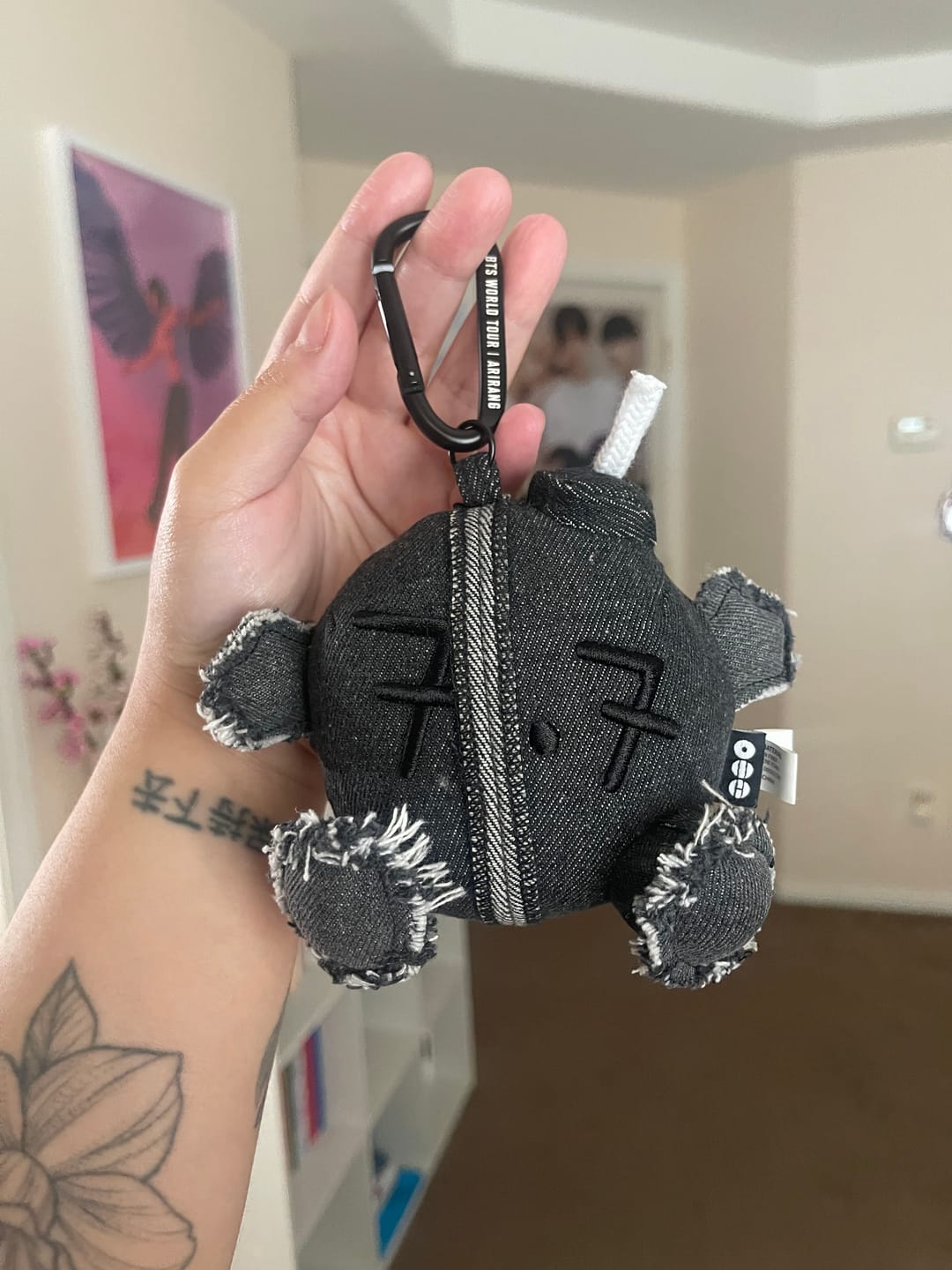 Customer photo review of BTS - ARIRANG WORLD TOUR OFFICIAL MD ARMY BOMB PLUSH KEYRING