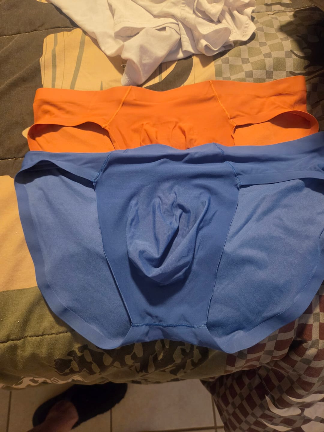 Customer photo review of Seamless Brushed Nylon 0in Briefs No Fly 3pk Black/Night Fall/Red Stone