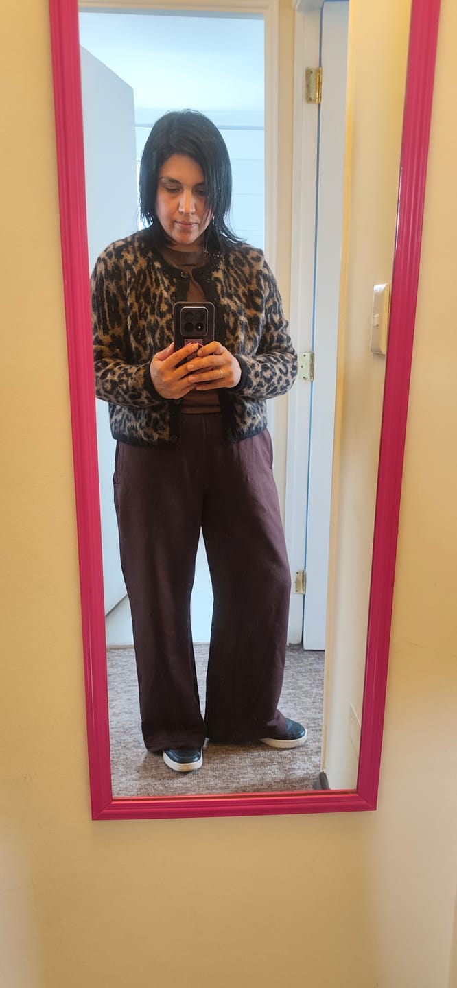 Customer photo review of Pantalón Buzo Palazzo - Café Oscuro