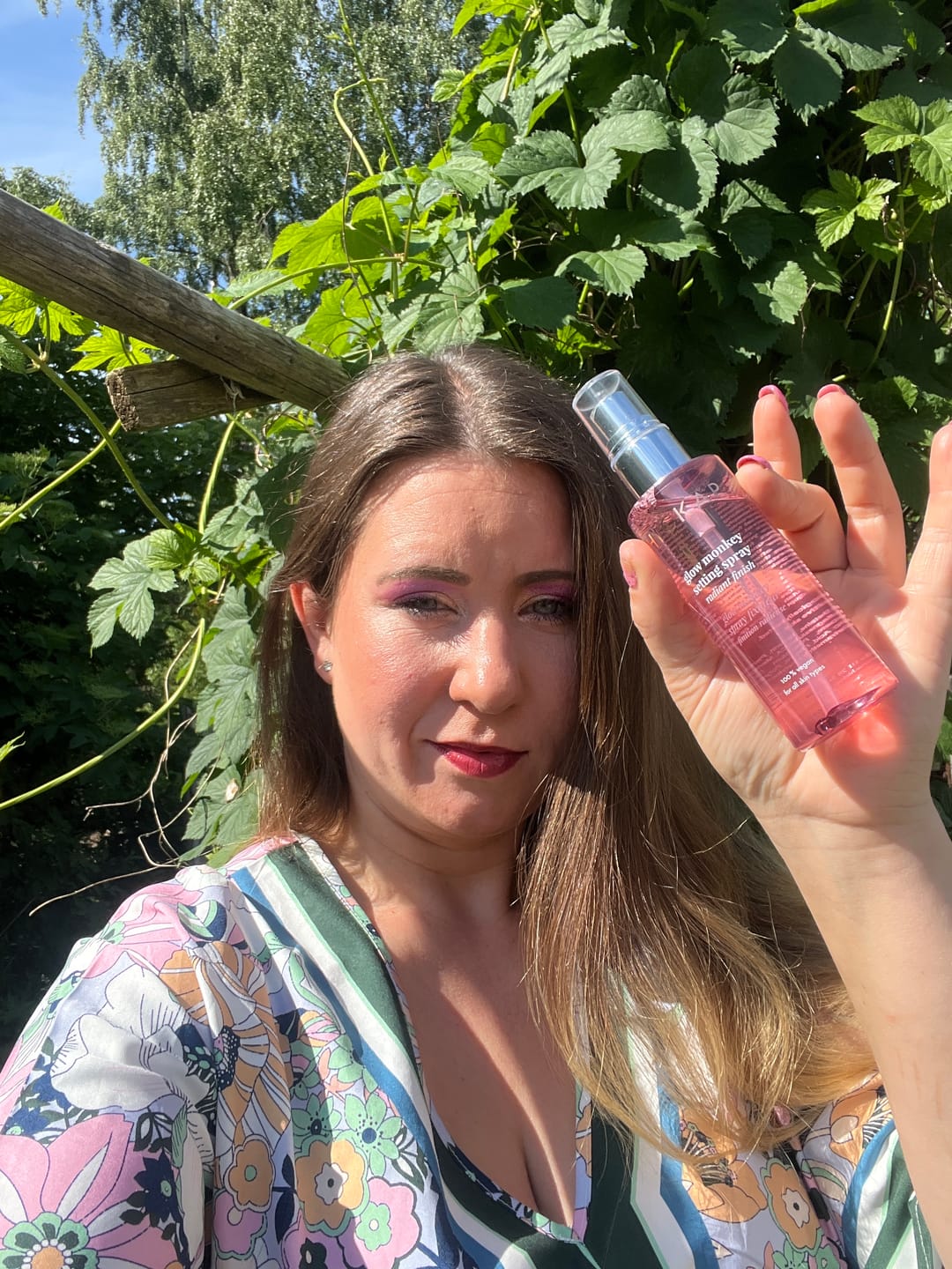Customer photo review of Glow Monkey Setting Spray - Radiant Finish
