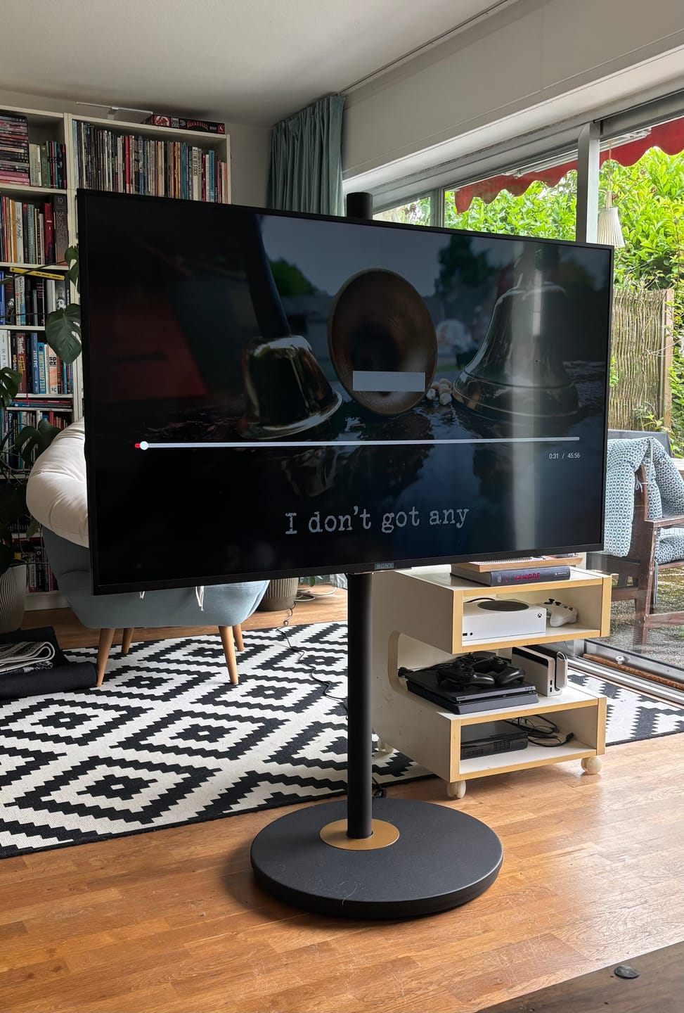 Customer photo review of Master V2 FT65 Floor TV Stand With Wheels