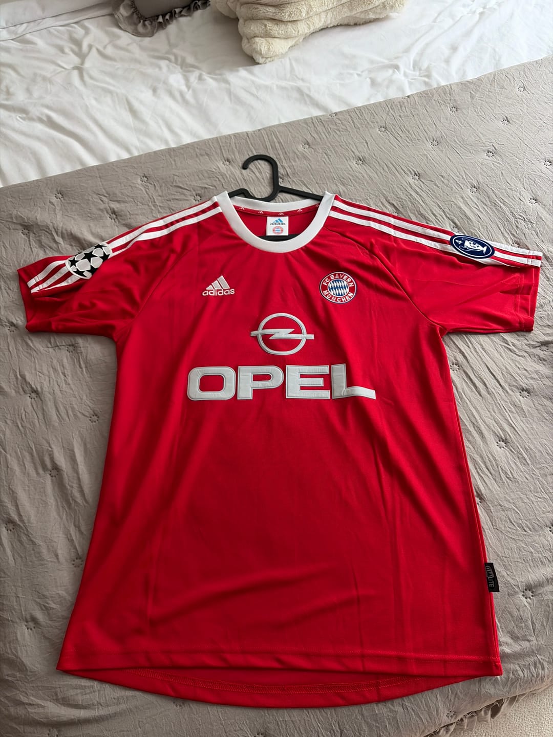 Customer photo review of Stefan Effenberg FC Bayern Munich 2000-2001 Retro Jersey | Kit | Trikot Soccer Shirt