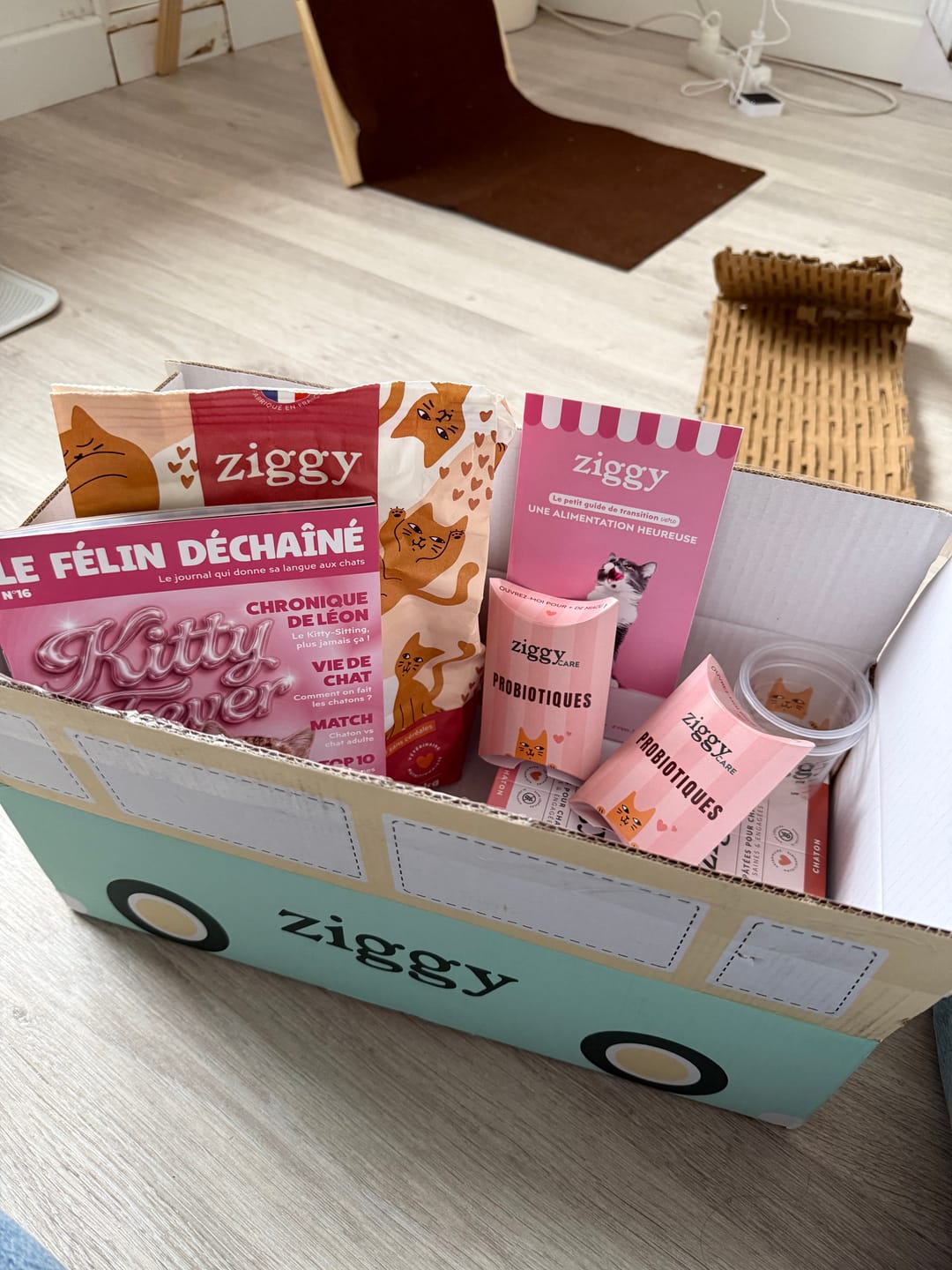 Customer photo review of Coffret Découverte Chaton - 1kg Croquettes + 8 Pâtées + 3 Probiotiques
