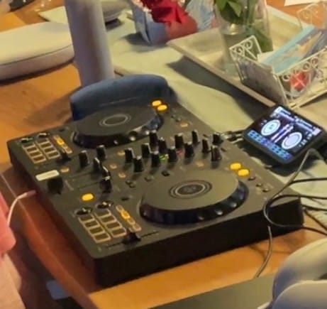 Customer photo review of Alphatheta DDJ-FLX4 Dj Controller