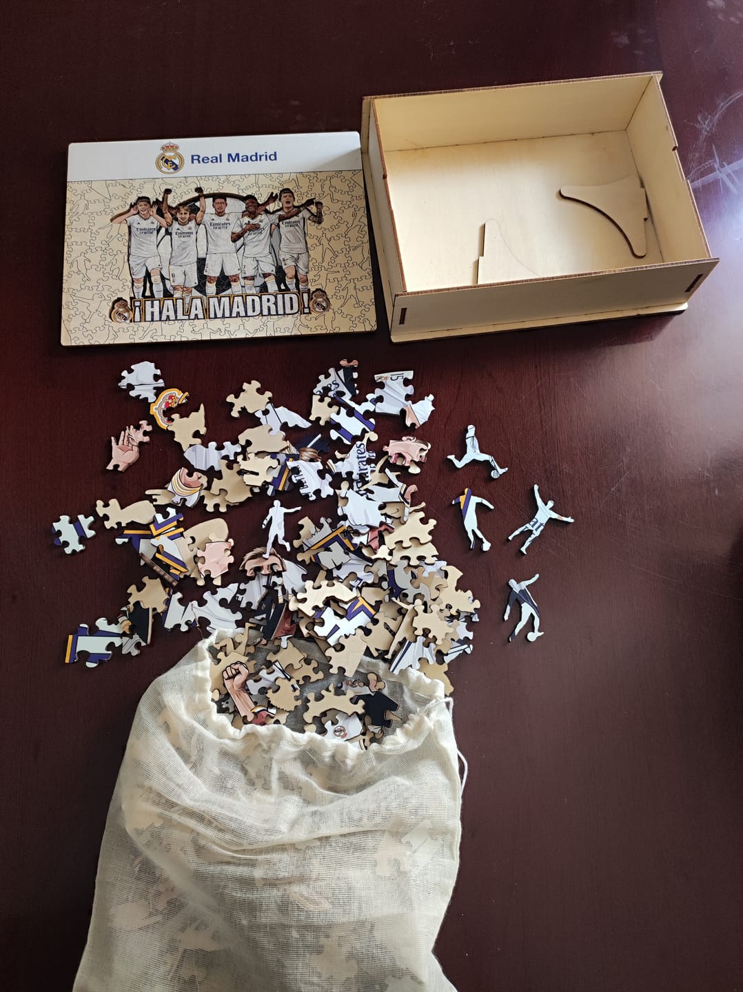 Customer photo review of Real Madrid CF® 5 Jugadores 23/24 - Puzzle de Madera