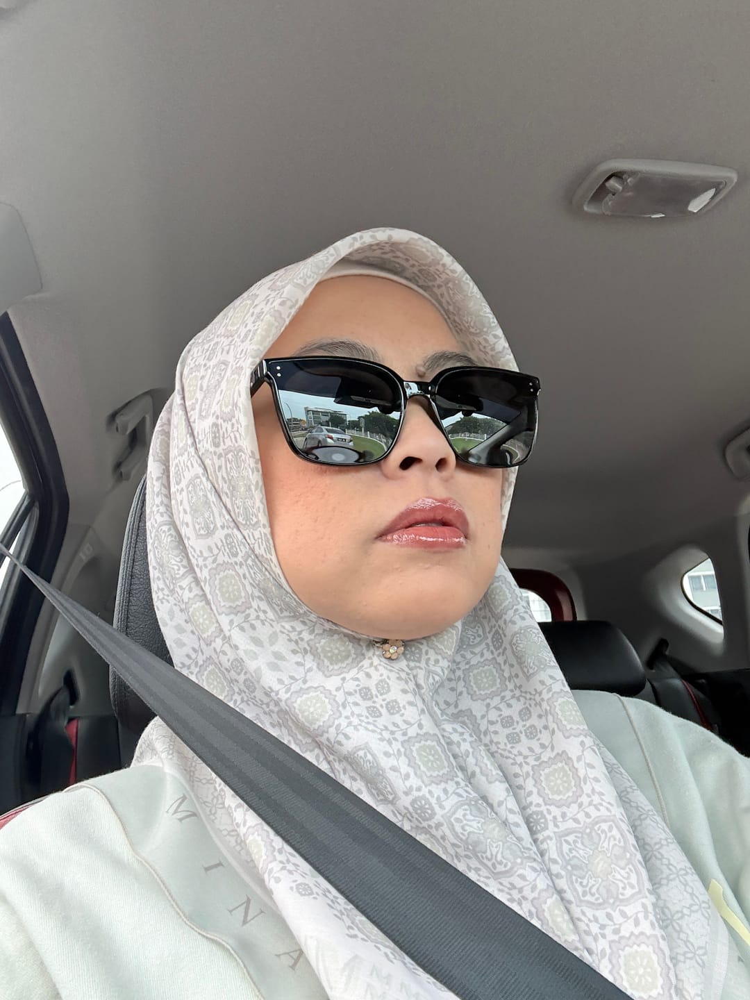 Customer photo review of Levi Rectangular Framed Sunglasses