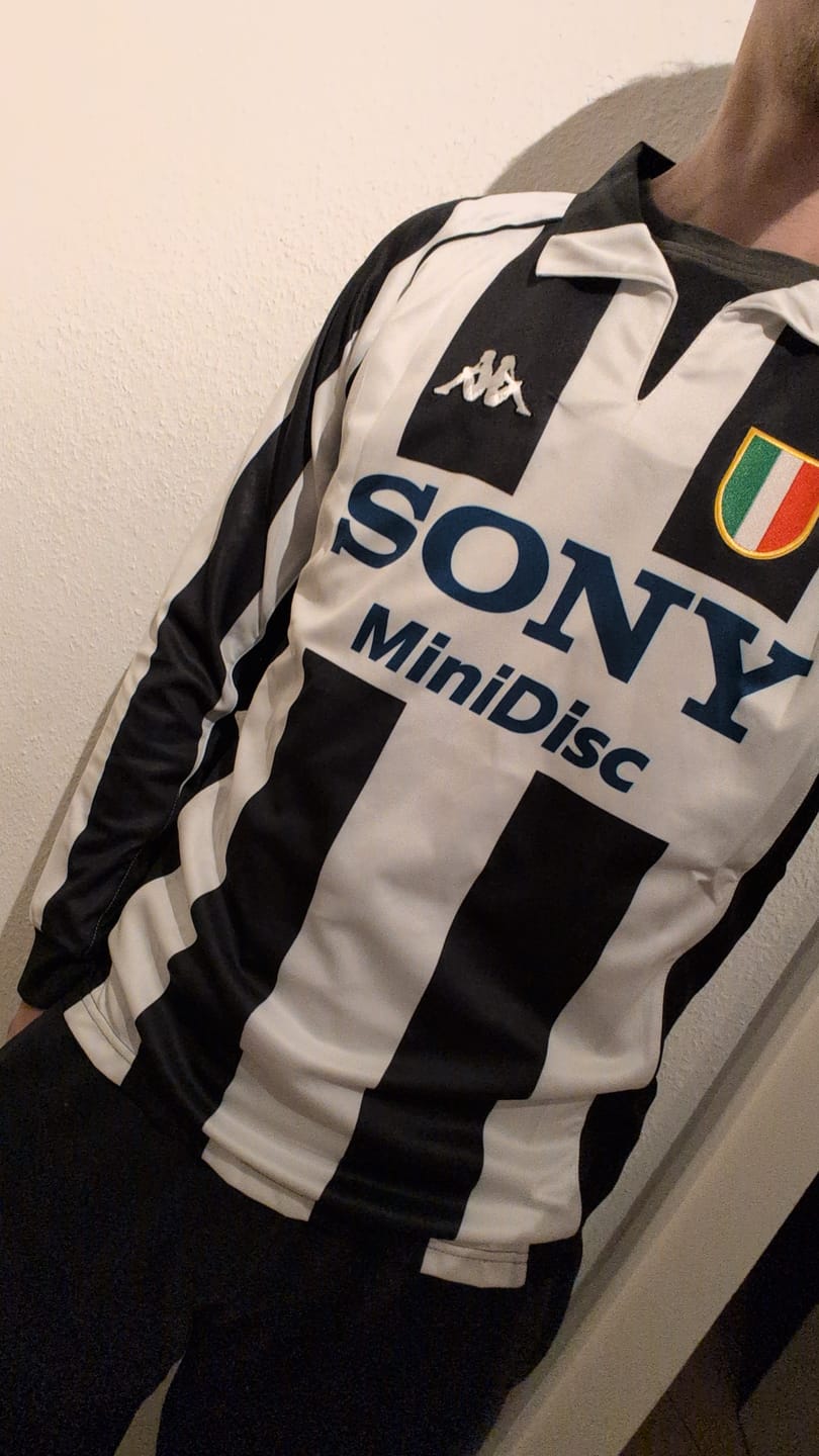 Customer photo review of Alessandro Del Piero 10 - Juventus Home 1997/1998 Retro Kit Jersey Maillot Trikot Soccer Shirt