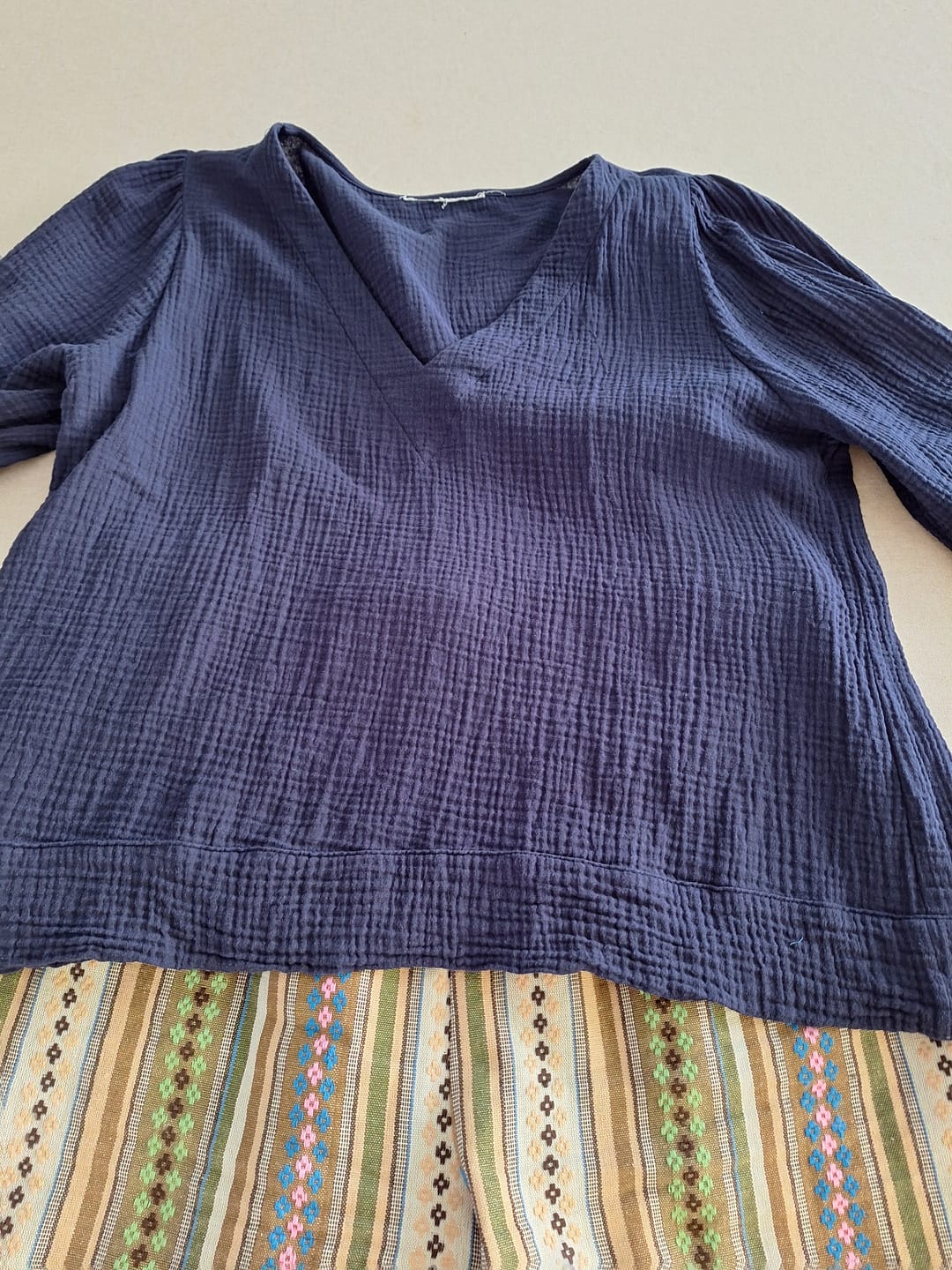 Customer photo review of Blouse Eulalie col V - manches 3/4 - double gaze de coton bleu nuit