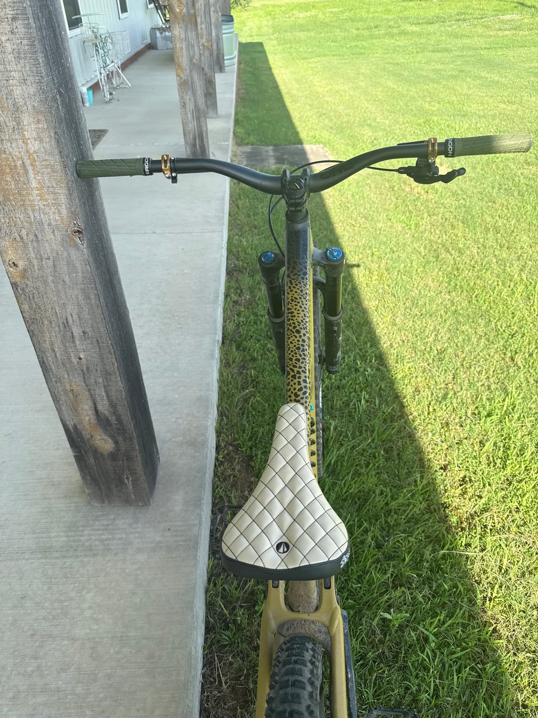 Customer photo review of Cheetah Frame Keeper