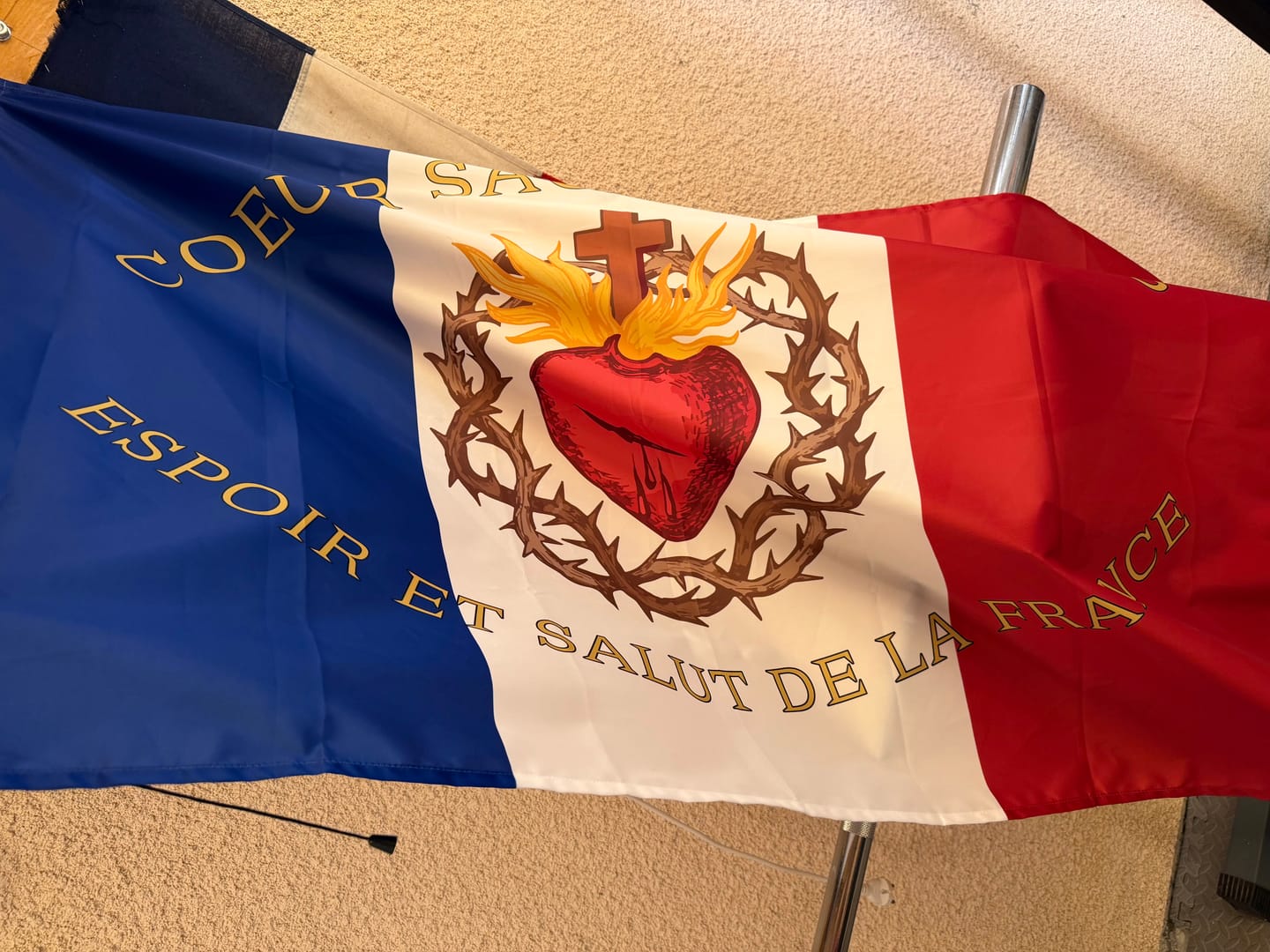 Customer photo review of Drapeau - Sacré Coeur de Jésus