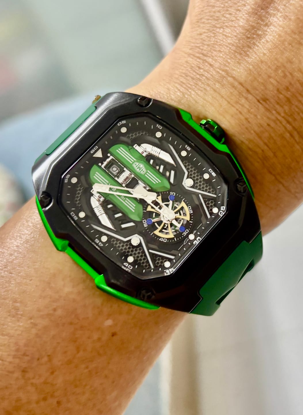 Customer photo review of HMN V12 Prestige