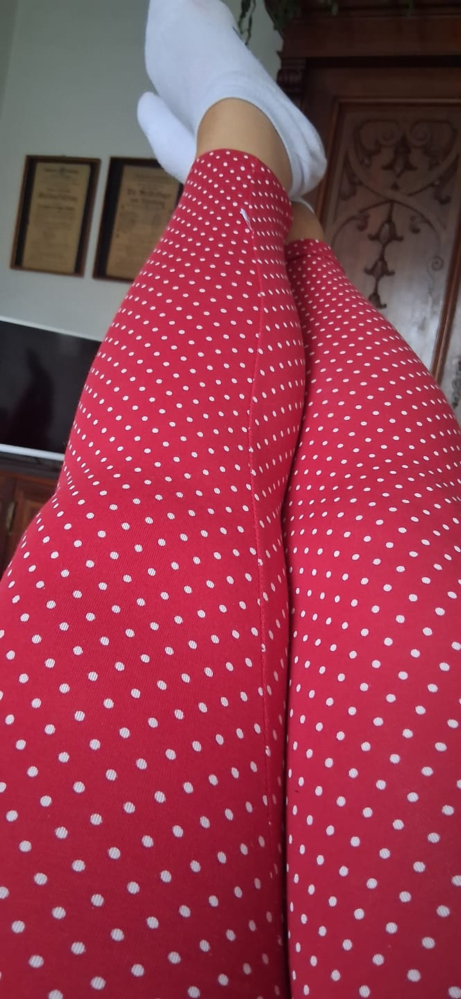 Customer photo review of Leggings Du mein Herz Rot gepunktet
