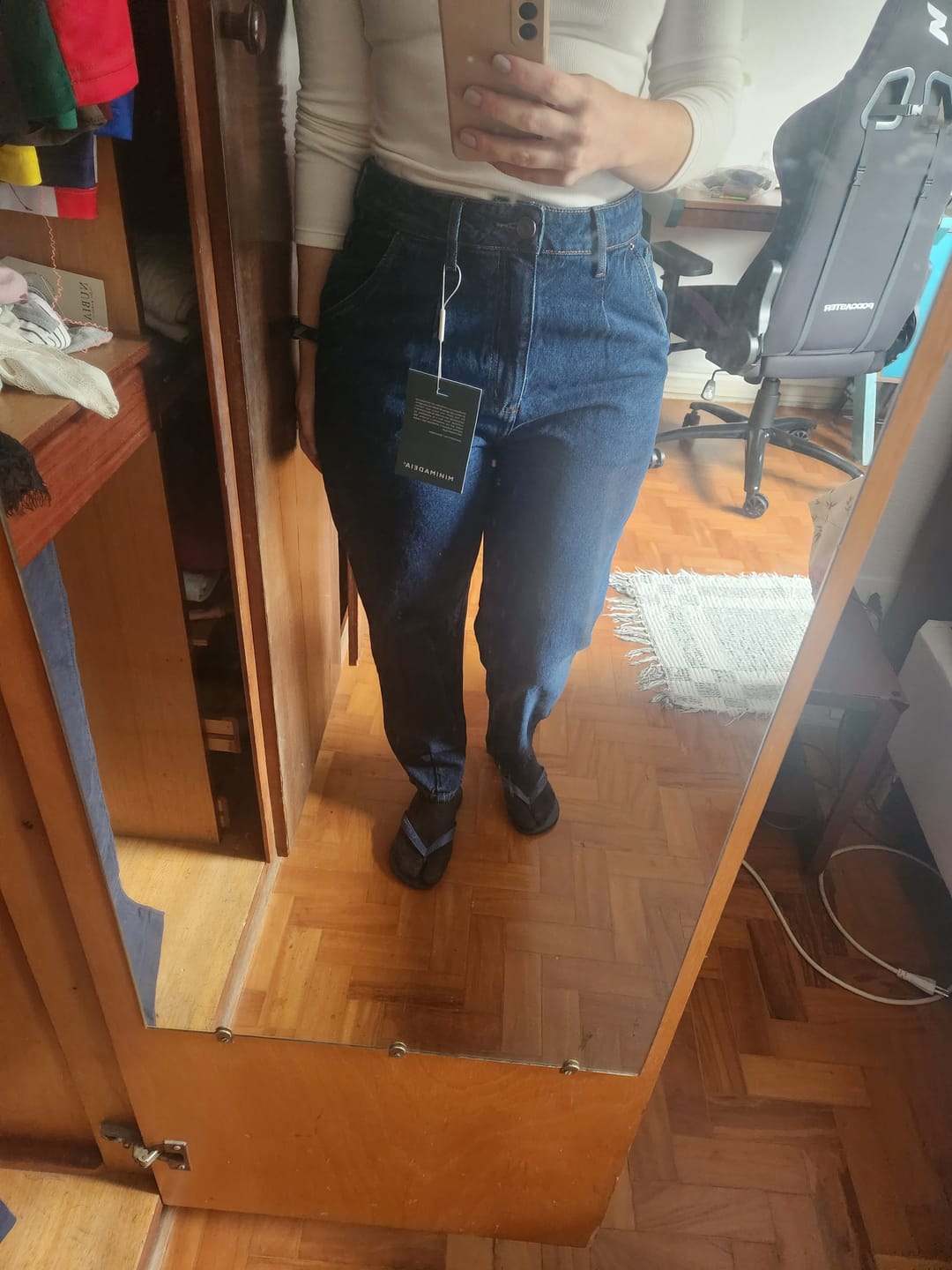 Customer photo review of Calça Jeans Slouchy Cacau Azul Escuro