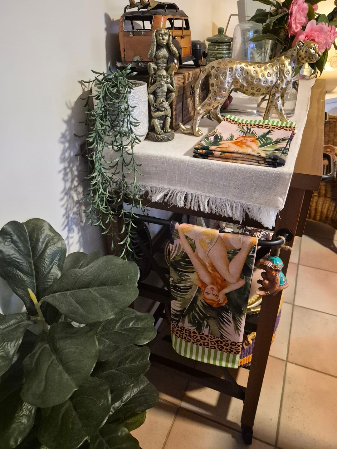 Customer photo review of Jungle Walk Pink Wild Glamour 100% Linen Tea Towel