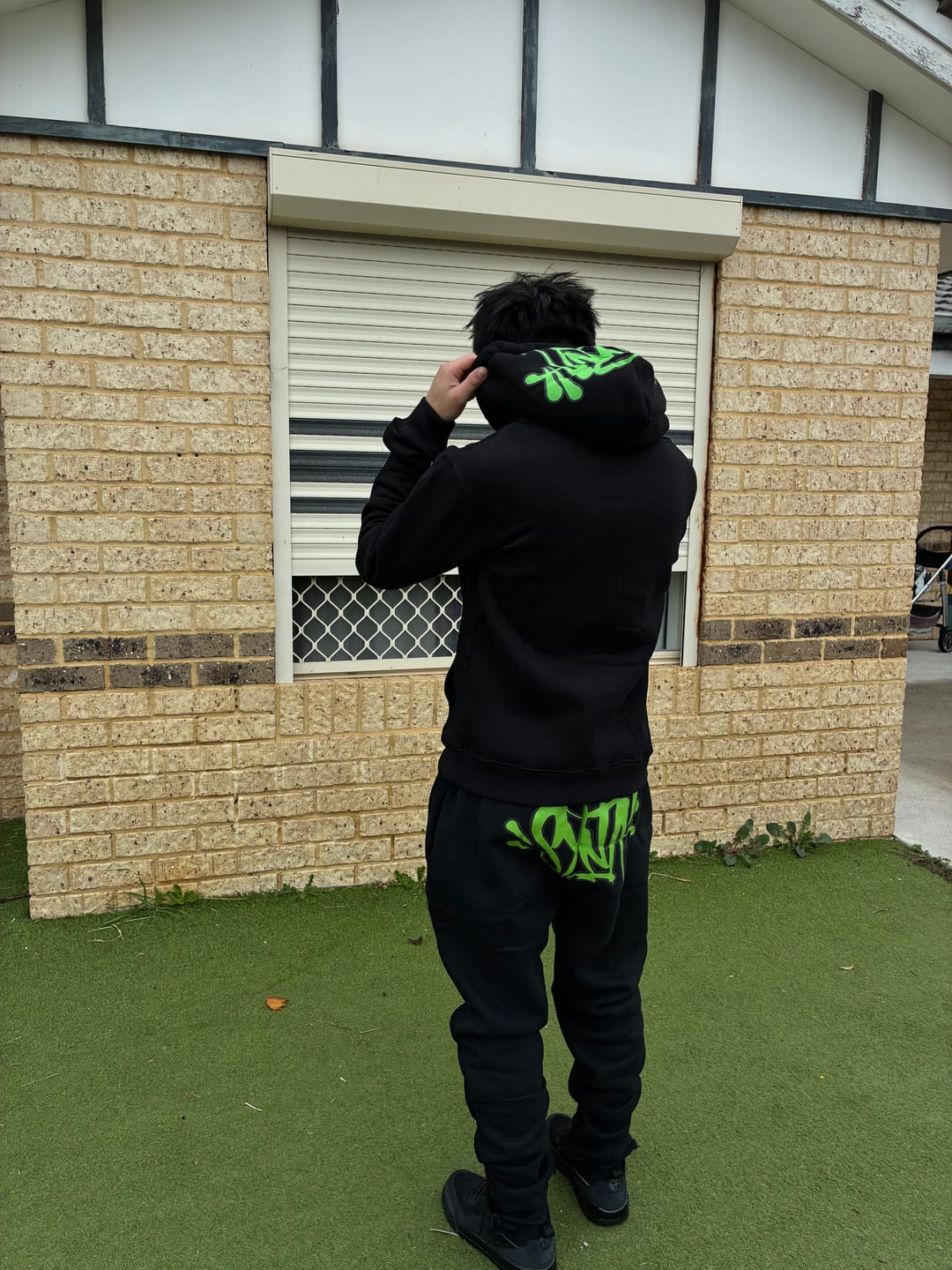 Customer photo review of Syna Linen Tracksuit Black/Green